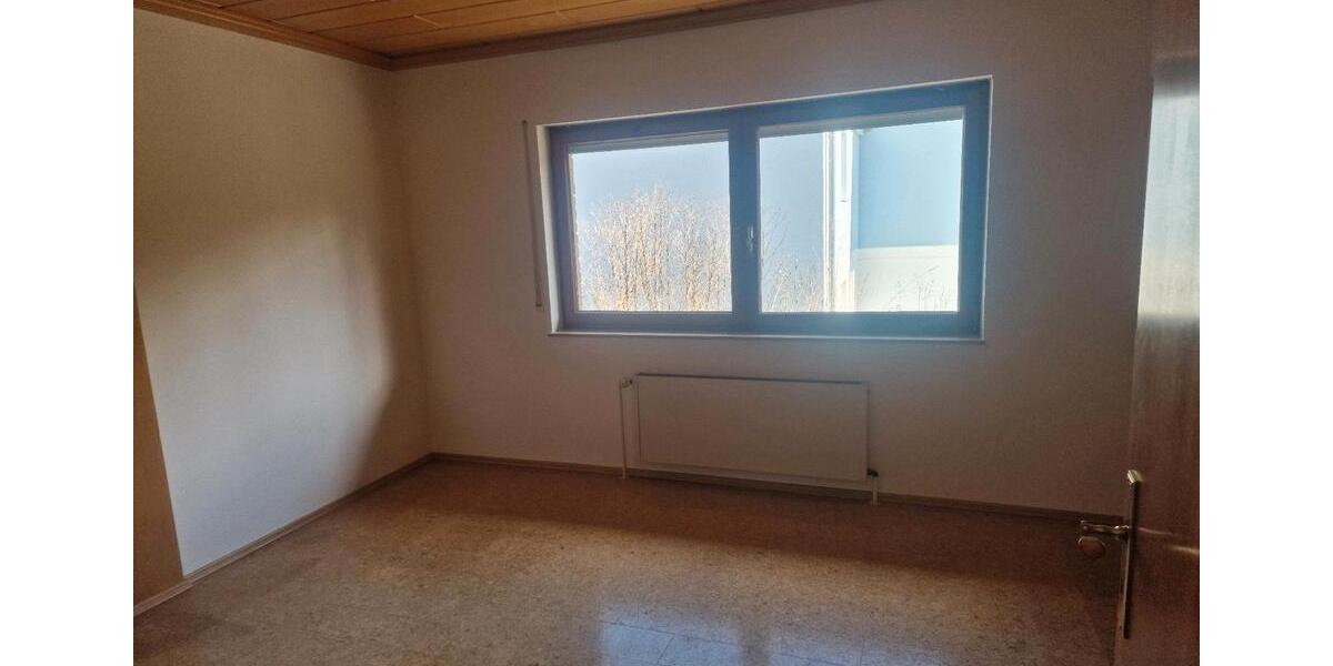 Erdgeschoßwohnung Sparneck - 4 Zimmer, 83 m&sup2;, 950&euro; | Angebot:25993357