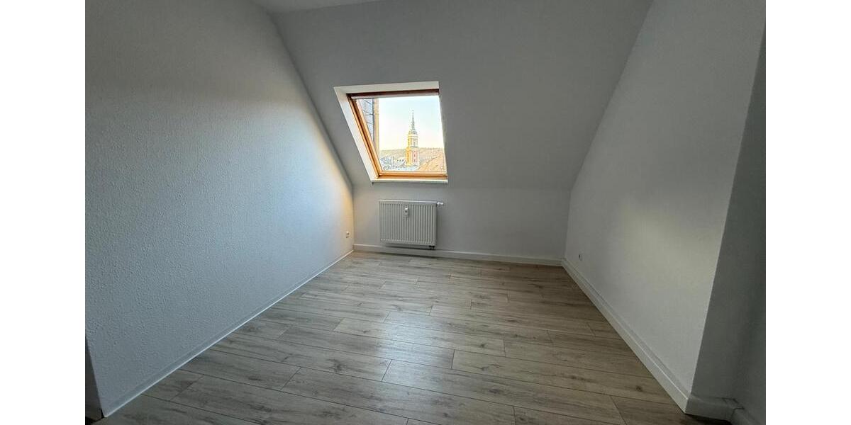 Wunderschöne 4-Raum-DG-Wohnung mit Balkon in Greiz direkt im Stadtzentrum 4 zimmer