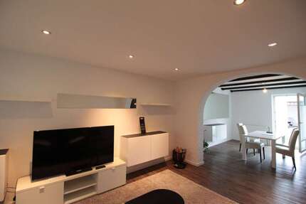 Haus Aschaffenburg Damm - 7 Zimmer, 190 m&sup2;, 1.900&euro; | Angebot:27030654