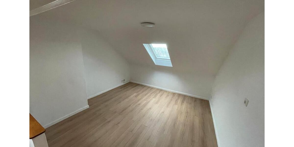Dachgeschoßwohnung Saarbrücken West - 1 Zimmer, 65 m&sup2;, 550&euro; | Angebot:26225919
