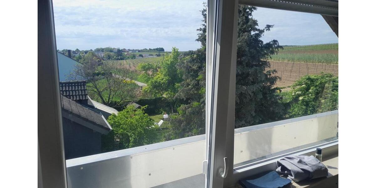 Dachgeschoßwohnung Langenlonsheim - 3 Zimmer, 91 m&sup2;, 830&euro; | Angebot:26524664