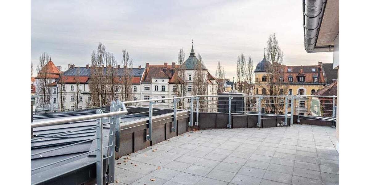 Großzügige Maisonettewohnung. Ca. 50m² Dachterrasse mit Blick über die Stadt. 2 zimmer