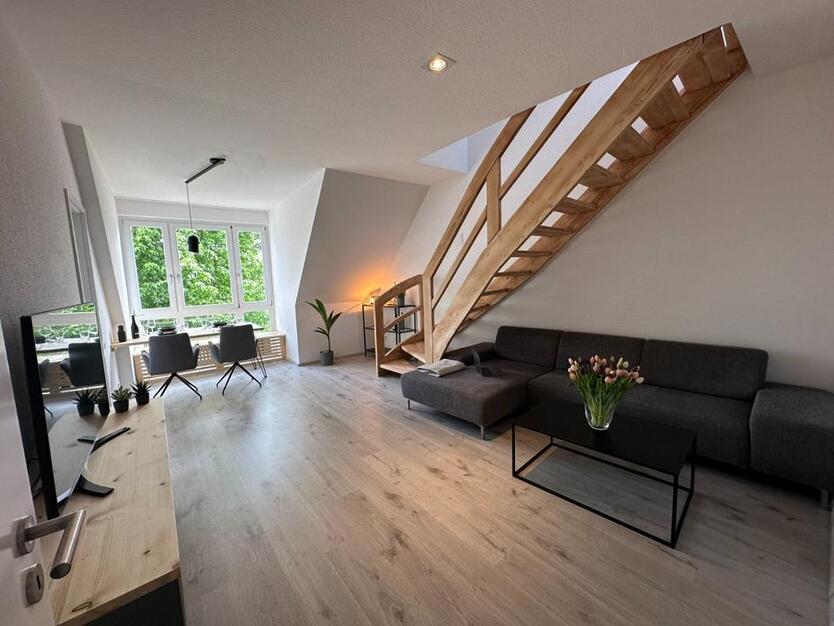 Möblierte 2-Raum-Maisonette-Wohnung mit gehobener Ausstattung in zimmer