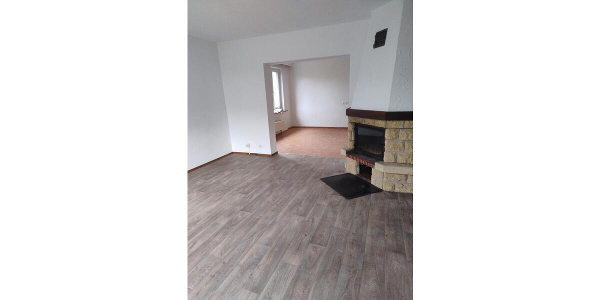 Erdgeschoßwohnung Schmalkalden - 2 Zimmer, 65 m&sup2;, 400&euro; | Angebot:25993597