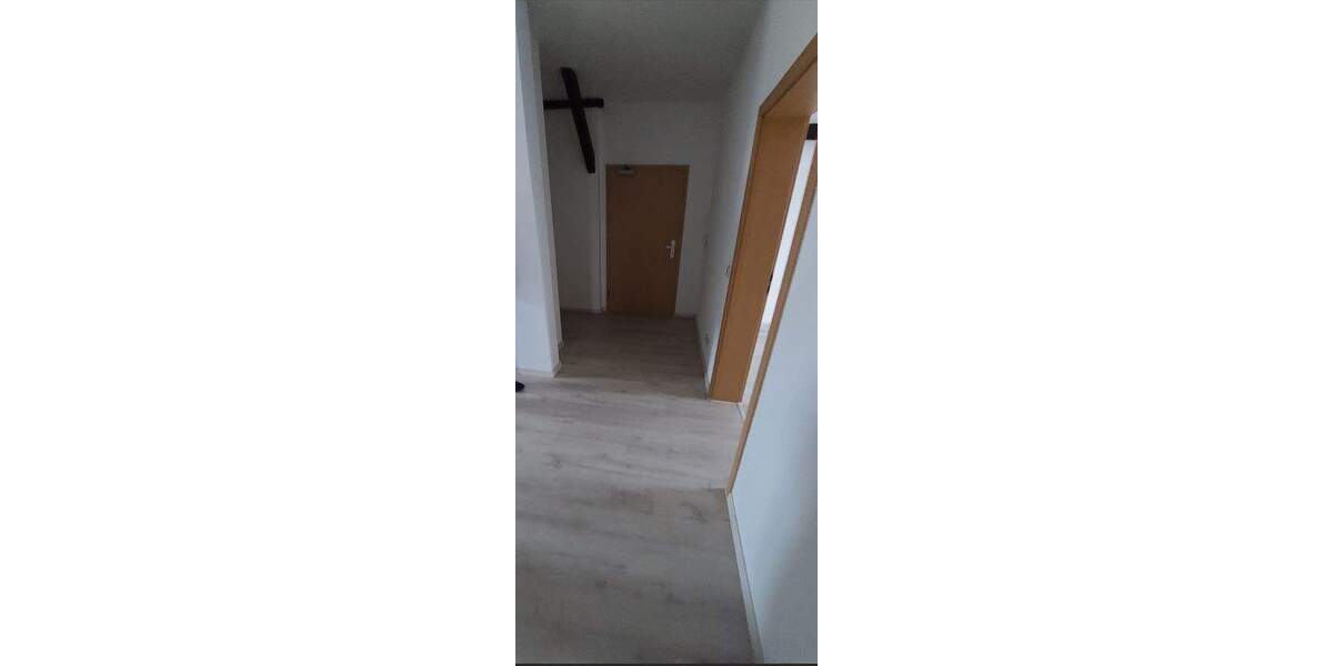 Zimmer Halle (Saale) Damaschkestraße - 3 Zimmer, 94 m&sup2;, 685&euro; | Angebot:26105672