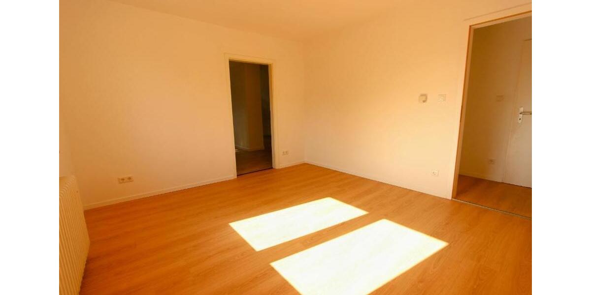 Dachgeschoßwohnung Wilhelmshaven - 3 Zimmer, 65 m&sup2;, 400&euro; | Angebot:26687655