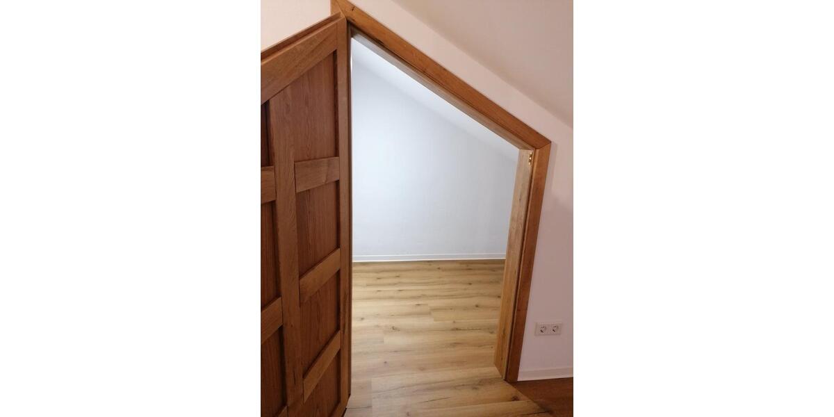 Neu ausgebaute, energetisch sanierte Dachgeschosswohnung 3 zimmer