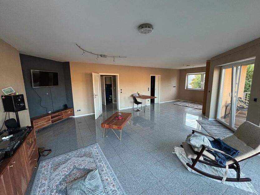 Großzügige helle Wohnung