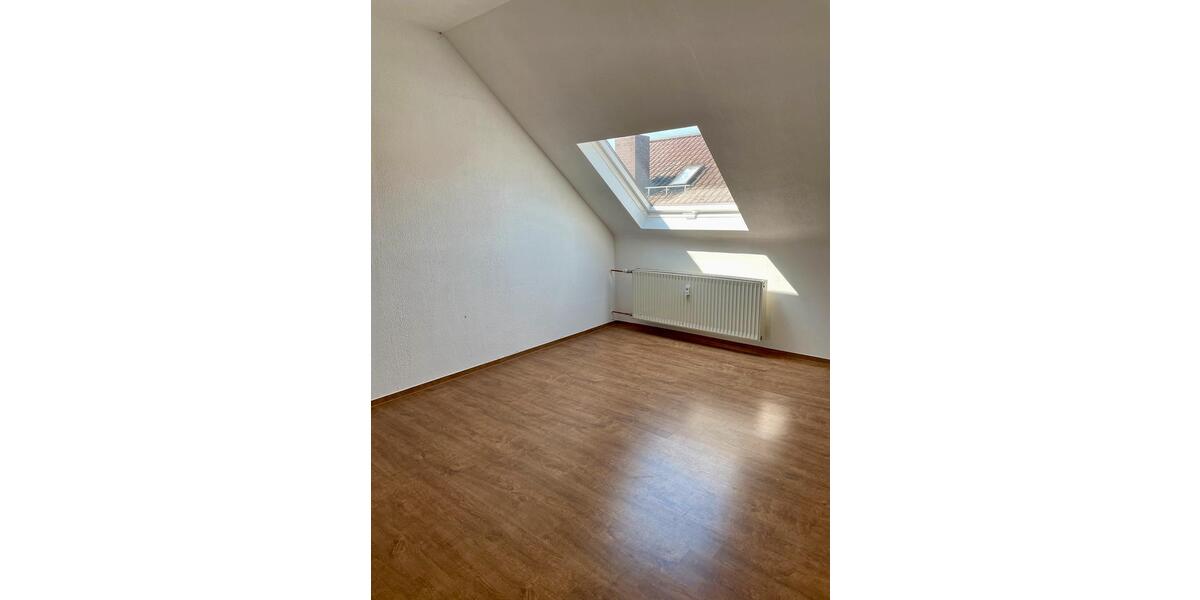 Dachgeschoßwohnung Bürstadt - 4 Zimmer, 125 m&sup2;, 1.380&euro; | Angebot:24788540