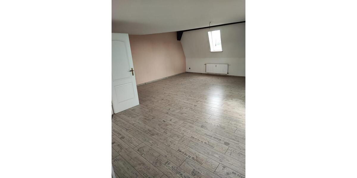 Dachgeschoßwohnung Zeitz - 2 Zimmer, 100 m&sup2;, 450&euro; | Angebot:25404425