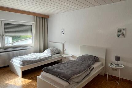Wohnen auf Zeit Gladenbach - 7 Zimmer, 250 m&sup2;, 26&euro; | Angebot:26301746