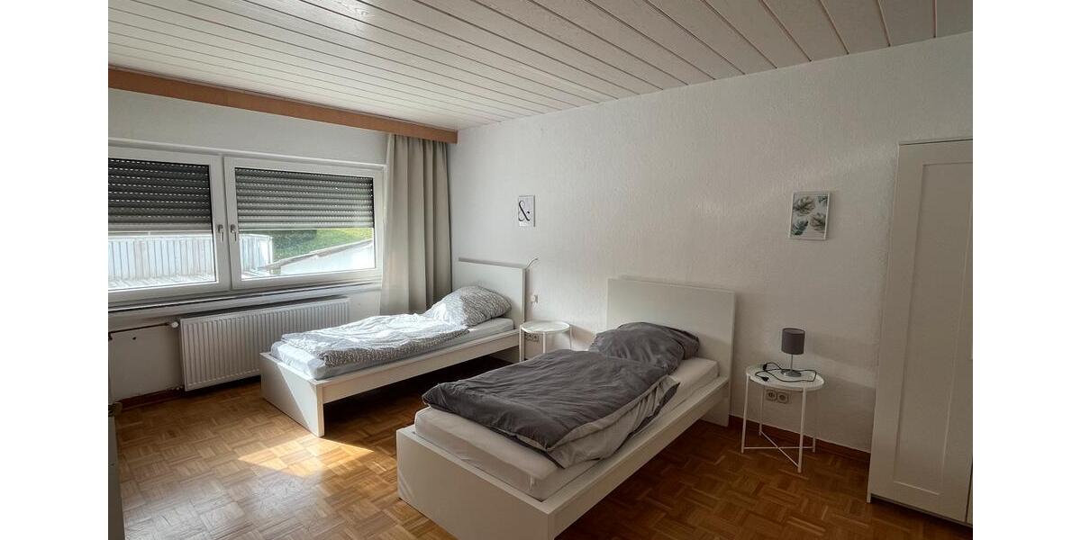 Wohnen auf Zeit Gladenbach - 7 Zimmer, 250 m&sup2;, 26&euro; | Angebot:26301746