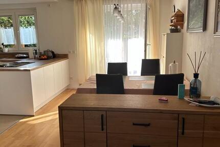 Helle 4,5-ZKB-Erdgeschoßwohnung mit Terrasse, Garten und Tiefgar