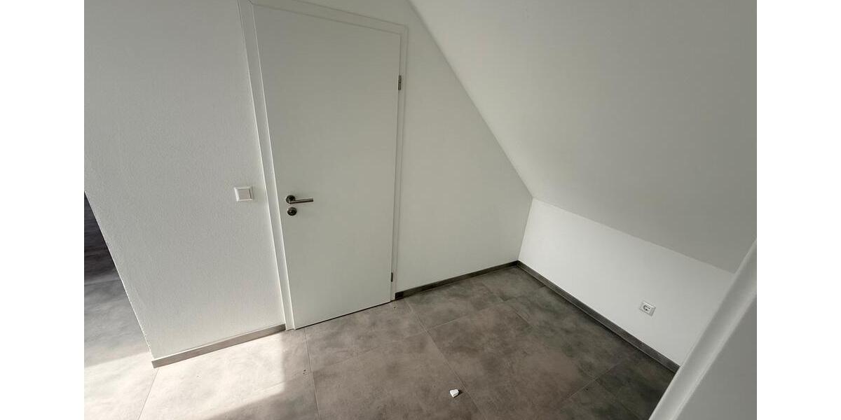 Dachgeschoßwohnung Hockenheim - 2 Zimmer, 85 m&sup2;, 1.250&euro; | Angebot:26625841