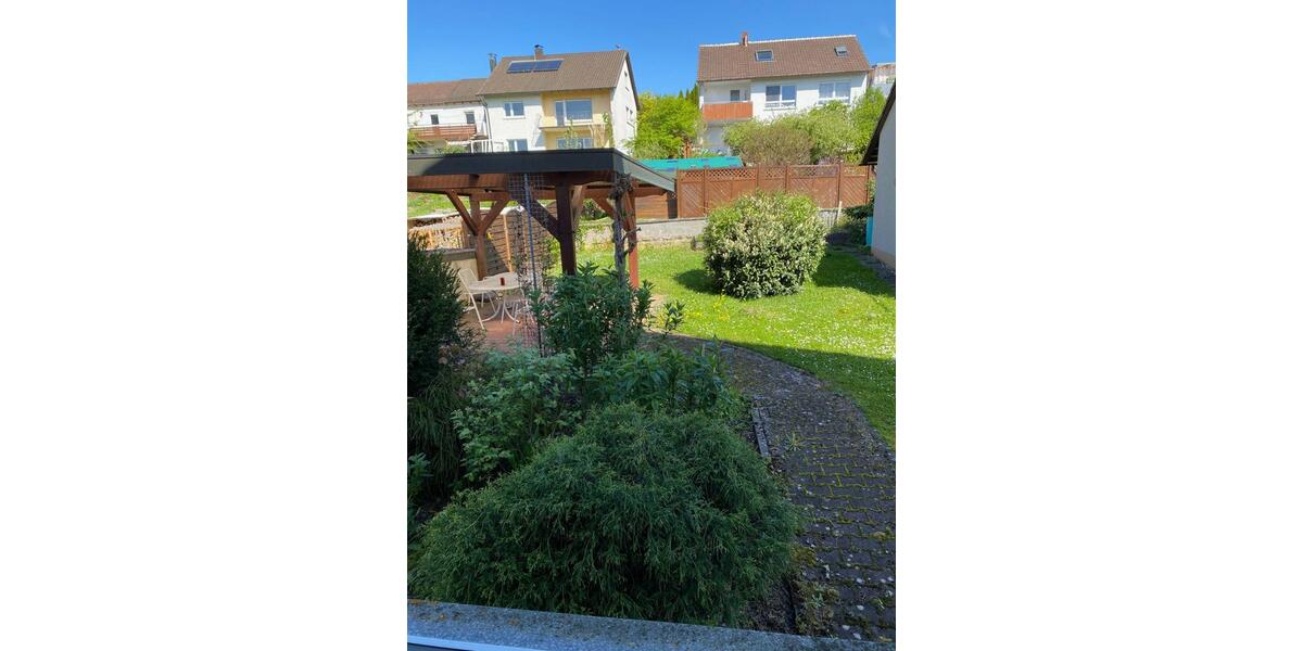 Geräumige 3,5-Zimmer-Wohnung mit Balkon, EK & Garage zu vermieten 2 zimmer