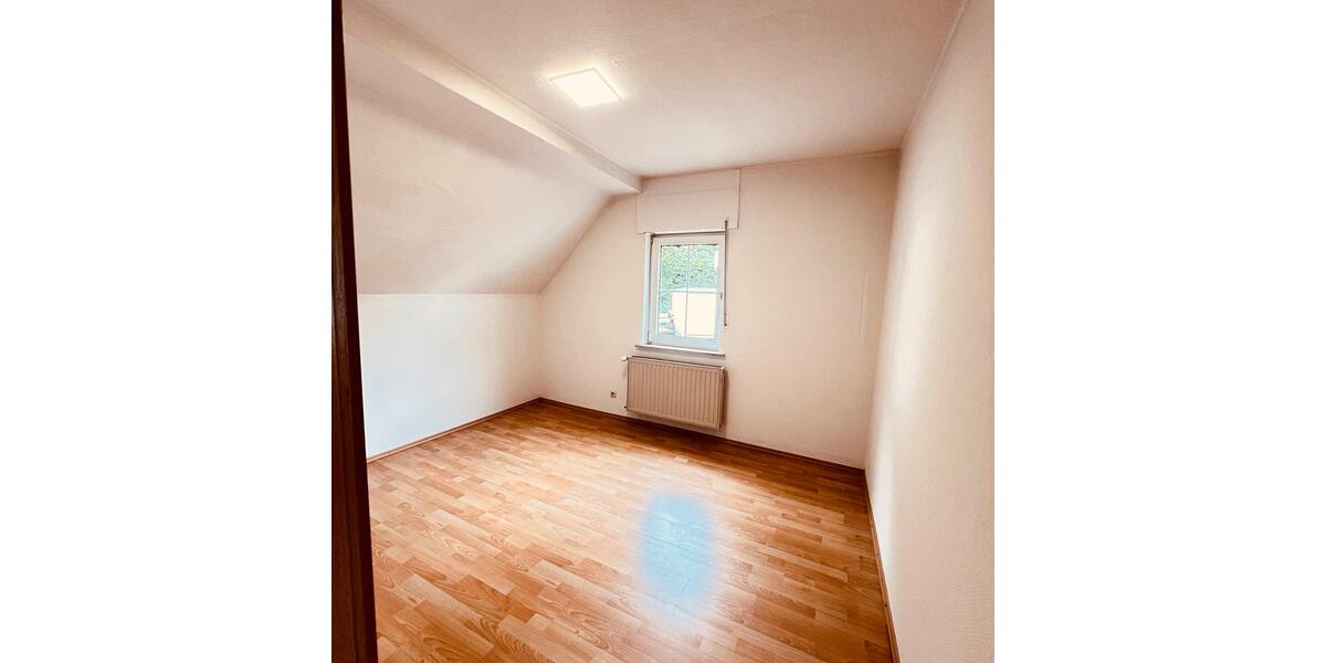 Dachgeschoßwohnung Finnentrop - 3 Zimmer, 80 m&sup2;, 600&euro; | Angebot:26611429