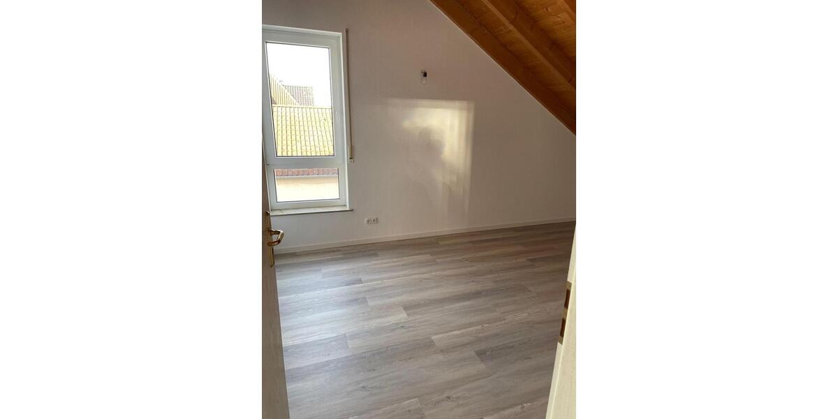 Dachgeschoßwohnung Bischofsheim - 3 Zimmer, 119 m&sup2;, 1.300&euro; | Angebot:24421774