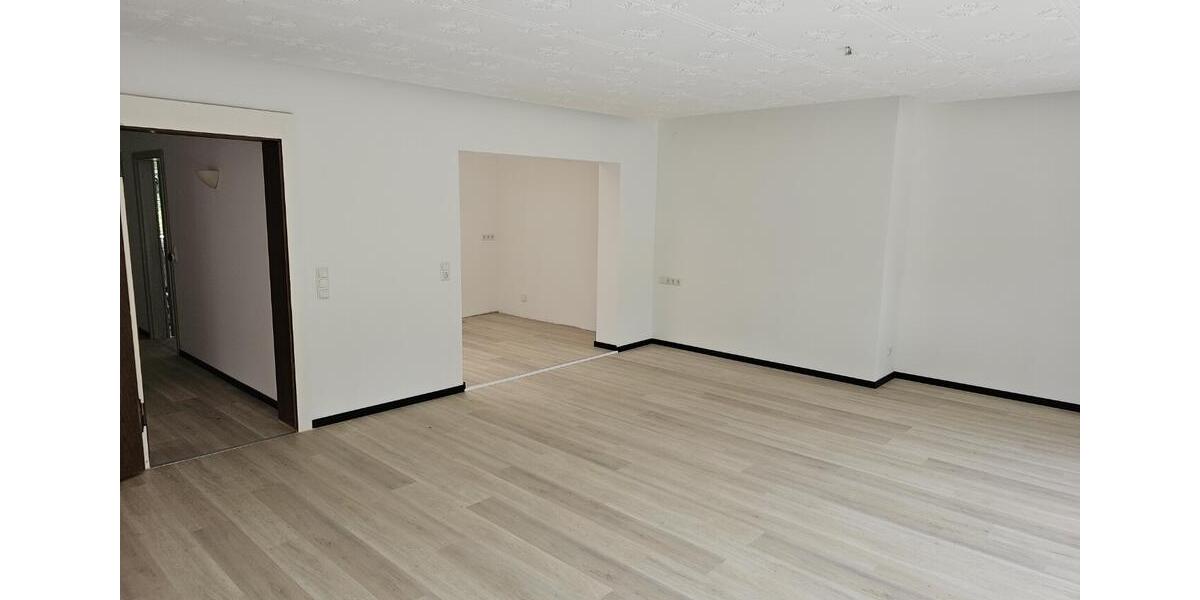 Etagenwohnung Reichshof - 4 Zimmer, 144 m&sup2;, 1.250&euro; | Angebot:25903369