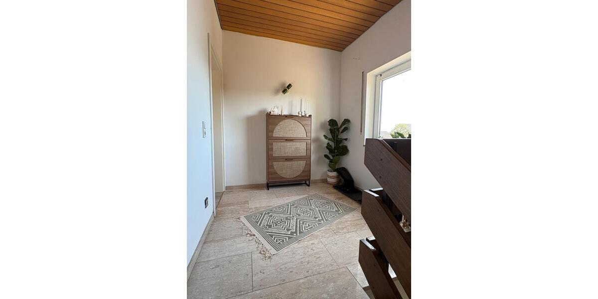 Dachgeschoßwohnung Homburg - 3 Zimmer, 120 m&sup2;, 1.100&euro; | Angebot:26049470