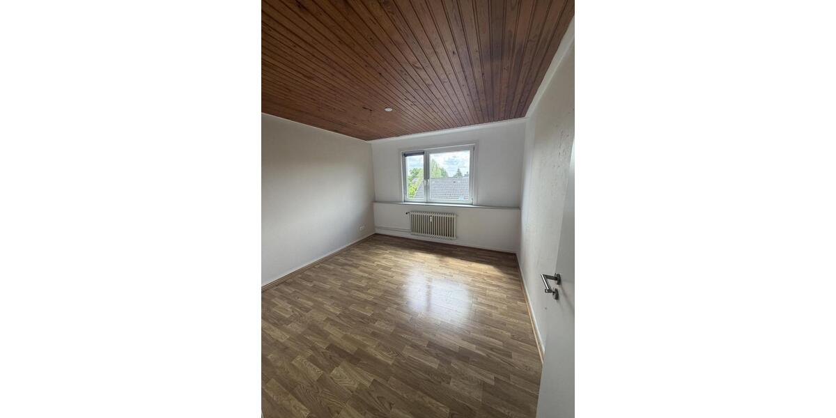 Dachgeschoßwohnung Henstedt-Ulzburg Ulzburg - 4 Zimmer, 60 m&sup2;, 550&euro; | Angebot:26638450