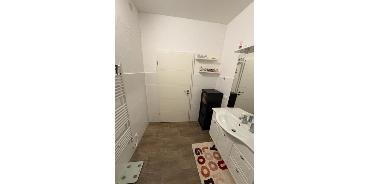 Gewerbehalle + 2 Wohnungen zimmer