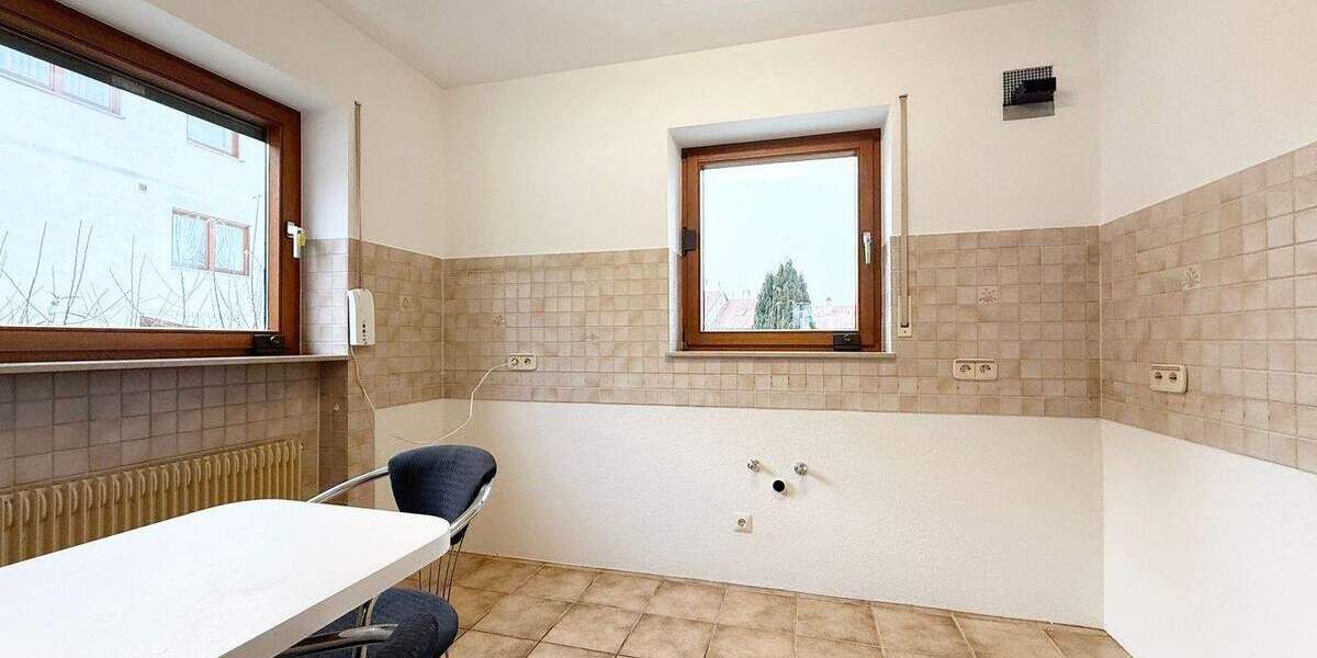 F&D | Gepflegtes Einfamilienhaus mit drei Garagen auf großem Grundstück 5 zimmer