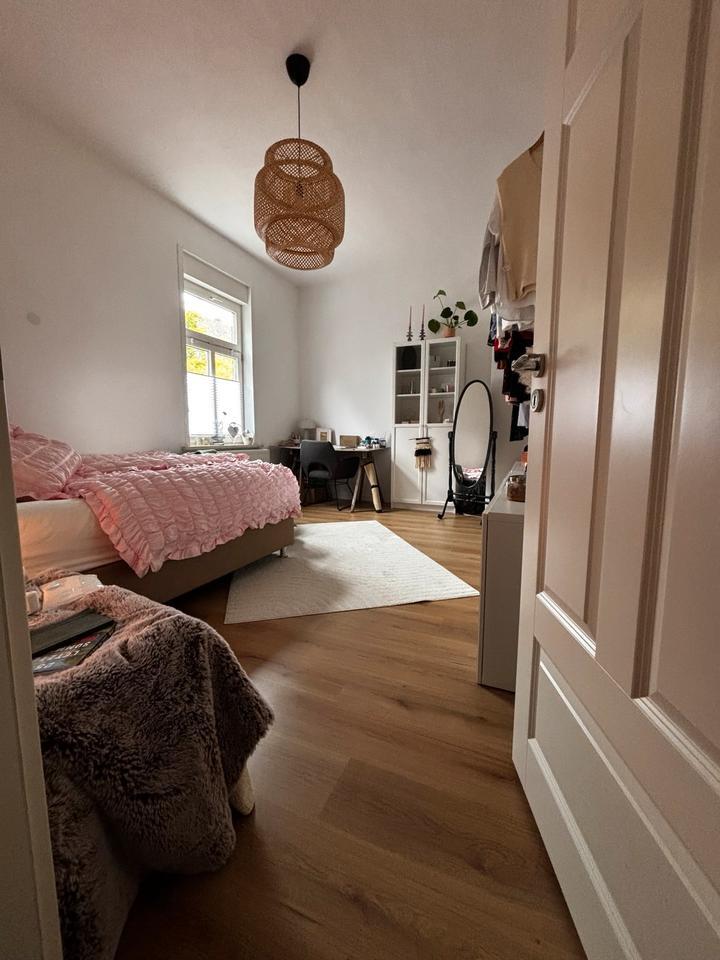 Helle 4-Zimmer-Wohnung (90m²) mit Einbauküche und Keller zimmer