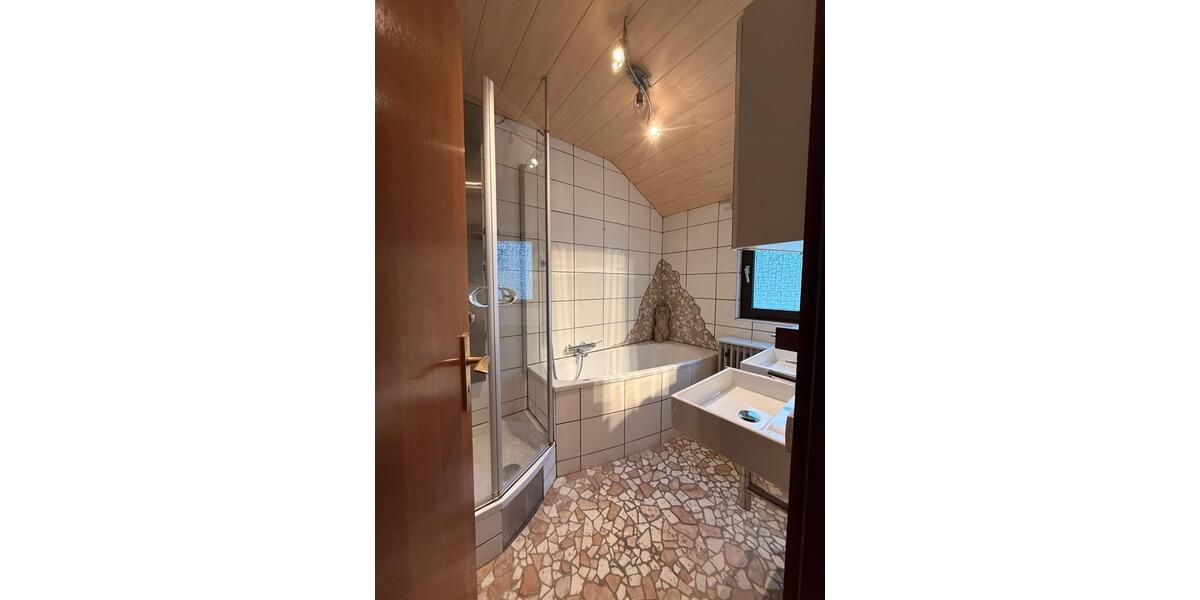 Dachgeschoßwohnung Unterreichenbach - 3 Zimmer, 90 m&sup2;, 1.050&euro; | Angebot:24625495