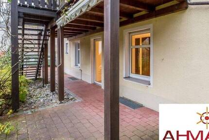 Mehr geht nicht - tolle EG-Wohnung mit EBK, Terrasse, Carport