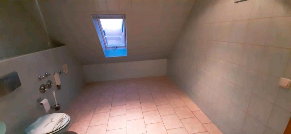 Dachgeschosswohnung in Erfurt-Schmira zu Vermieten 2 zimmer