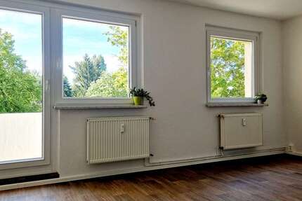 Wohnung Glauchau - 3 Zimmer, 67 m&sup2;, 420&euro; | Angebot:26994542