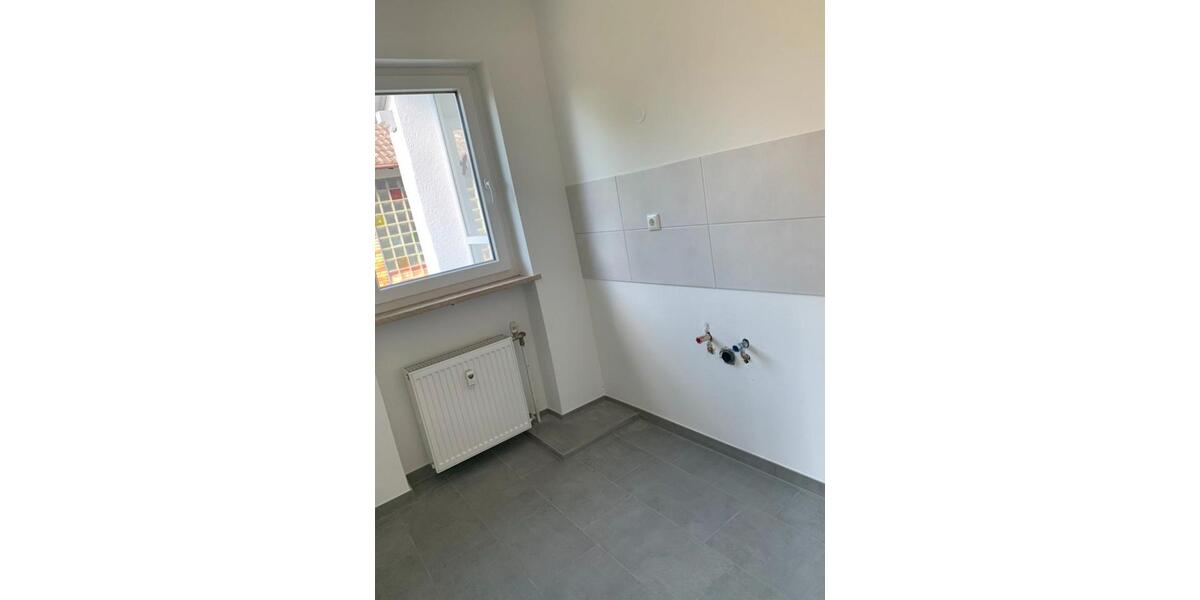 Etagenwohnung Teublitz - 7 Zimmer, 215 m&sup2;, 1.400&euro; | Angebot:26183694