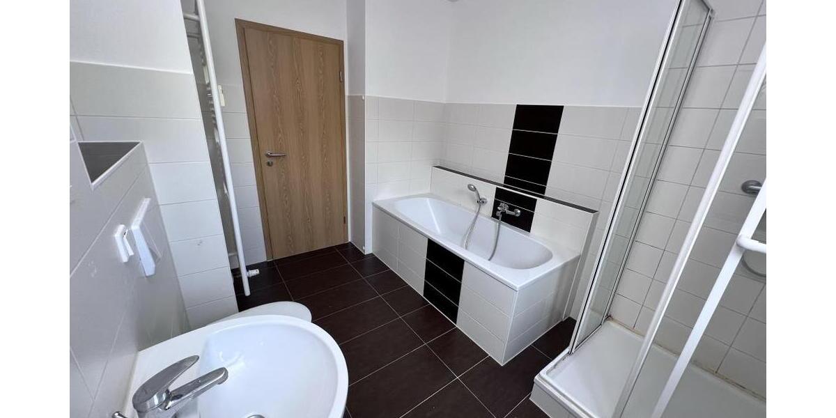 Modernes Bad und Balkon - 4 Raum Wohnung mit Wanne und Dusche zu vermieten! - Etagenwohnung Gera Alt-Bieblach | Angebot:27224966