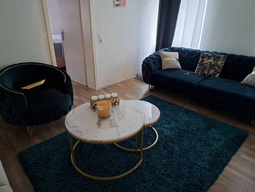 3 Zi. Wohnung für nette Mieterin nur mit Einkommensnachweis !