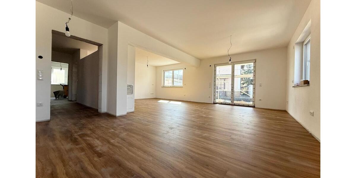 Erdgeschoßwohnung Schwarzenfeld - 4 Zimmer, 128 m&sup2;, 1.290&euro; | Angebot:25930020