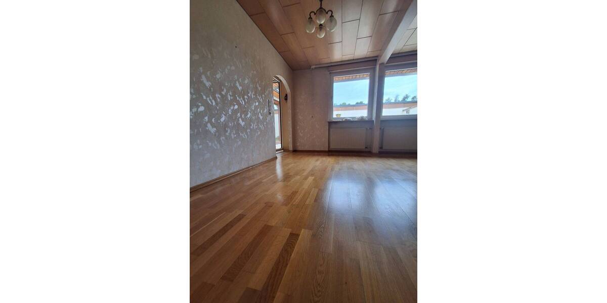 Bungalow Saarbrücken Klarenthal - 4 Zimmer, 130 m&sup2;, 1.100&euro; | Angebot:25666358