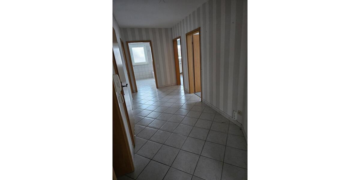 Etagenwohnung Kassel - 4 Zimmer, 120 m&sup2;, 1.000&euro; | Angebot:24482250