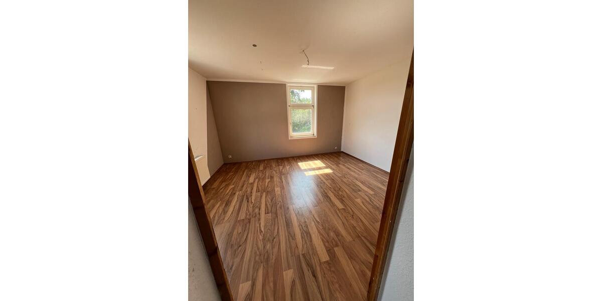 Etagenwohnung Schleusingen - 4.5 Zimmer, 104 m&sup2;, 676&euro; | Angebot:25641755