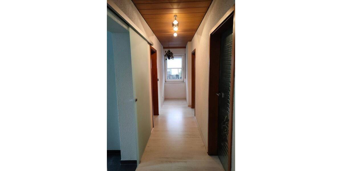 Etagenwohnung Holzheim - 5 Zimmer, 120 m&sup2;, 1.350&euro; | Angebot:26840382