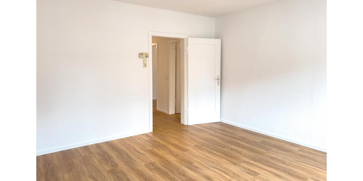 Dachgeschoßwohnung Stuttgart Bad Cannstatt - 3 Zimmer, 75 m&sup2;, 990&euro; | Angebot:26355327