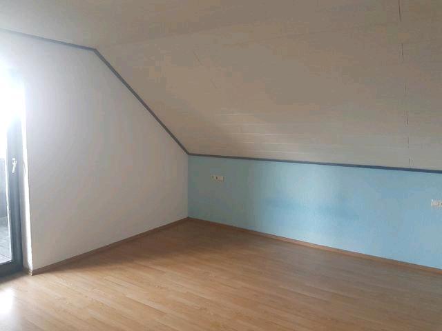 Dachgeschoßwohnung Schnaittenbach - 4 Zimmer, 130 m&sup2;, 1.050&euro; | Angebot:26223709