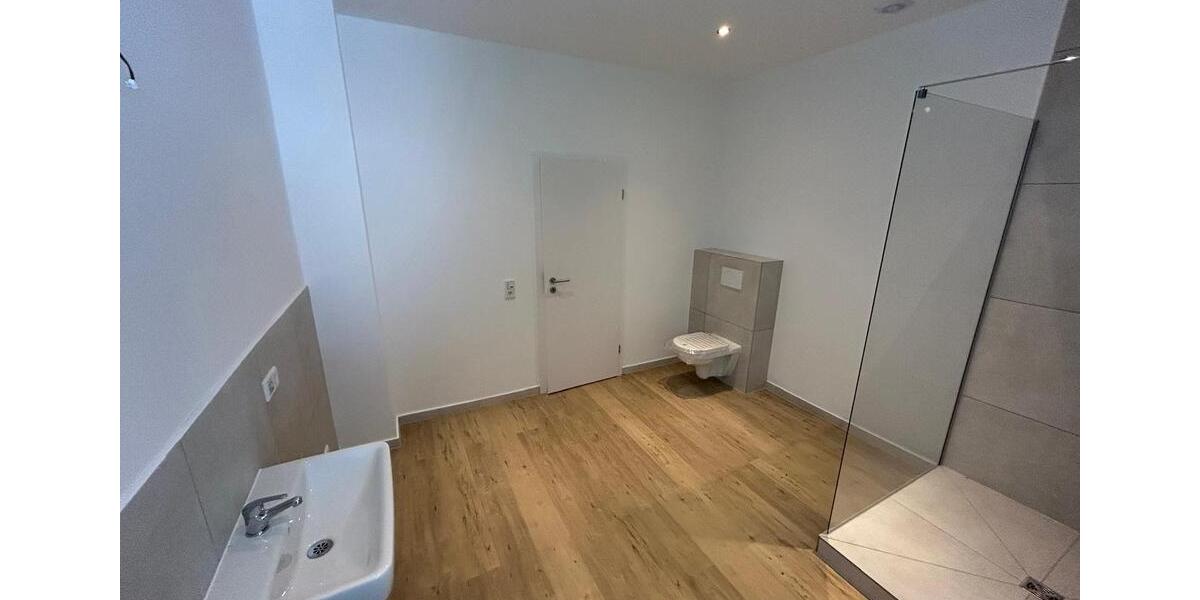 **Kernsaniertes WG-Zimmer mit Einbauküche und Balkon in Wuppertal** 1 zimmer