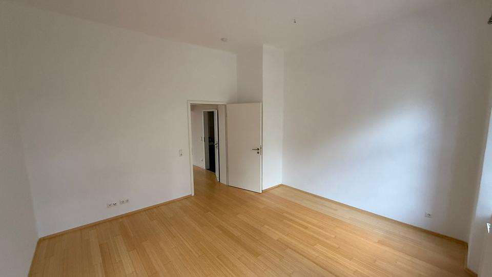Erdgeschoßwohnung Schwerin Friedrichsthal - 2 Zimmer, 82 m&sup2;, 819&euro; | Angebot:24492773