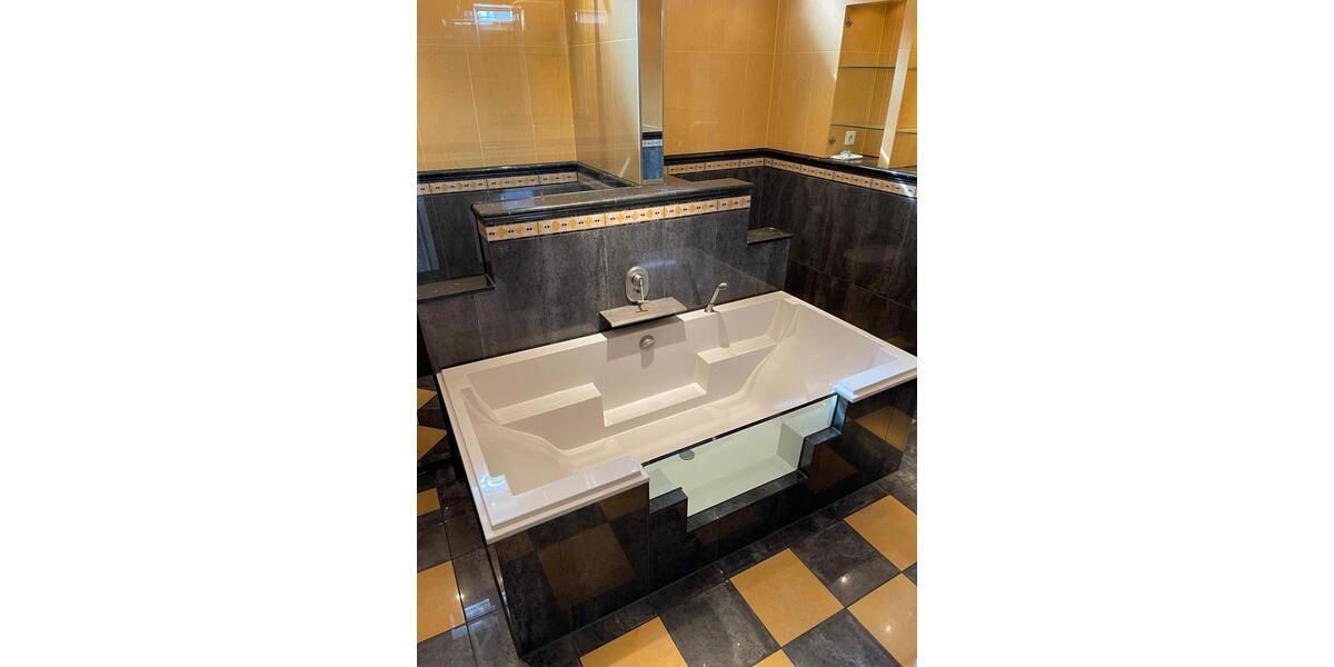 Erdgeschoßwohnung Berlin Neukölln - 5 Zimmer, 137 m&sup2;, 2.700&euro; | Angebot:24351703