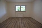 ! Zum Einzug bereit! Renovierte 3-Raumwohnung mit Wanne und Balkon ! 3 zimmer