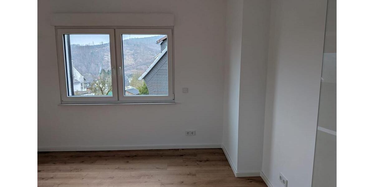 Dachgeschoßwohnung Gummersbach Berstig Süd - 3 Zimmer, 70 m&sup2;, 900&euro; | Angebot:26062545