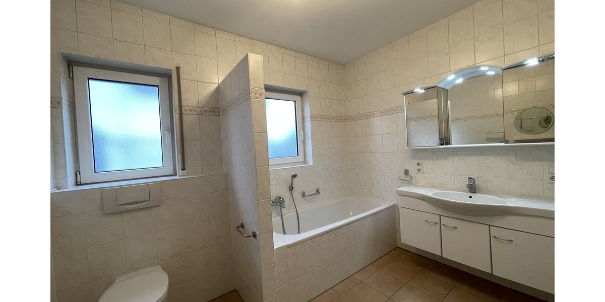 Großzügige Erdgeschosswohnung mit Balkon und Terrasse - Erdgeschoßwohnung Königswinter Oberpleis | Angebot:26738375