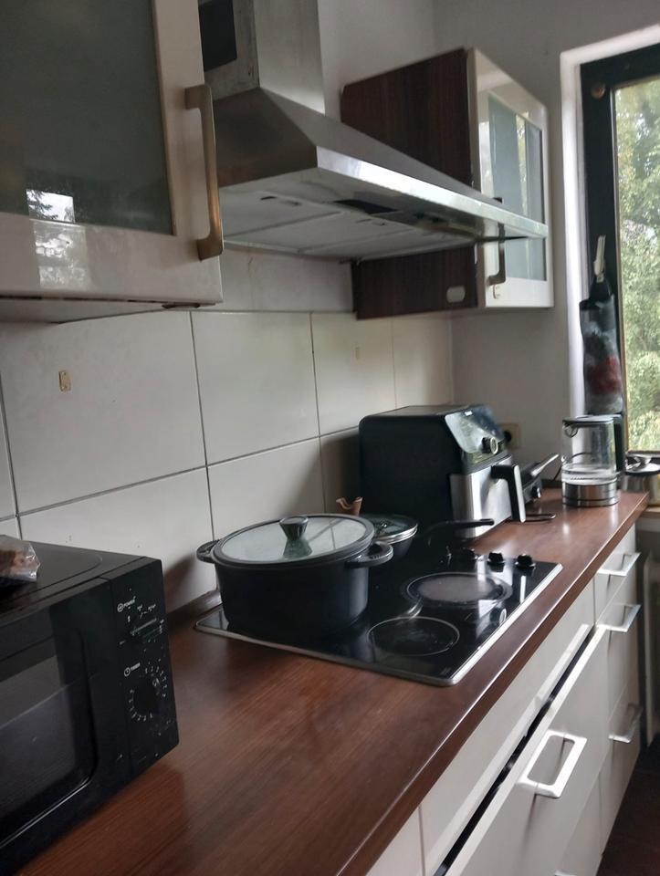 ANSPRECHENDE 3- Zimmer- Wohnung EBK, 2-MAL BALKON, GARAGE