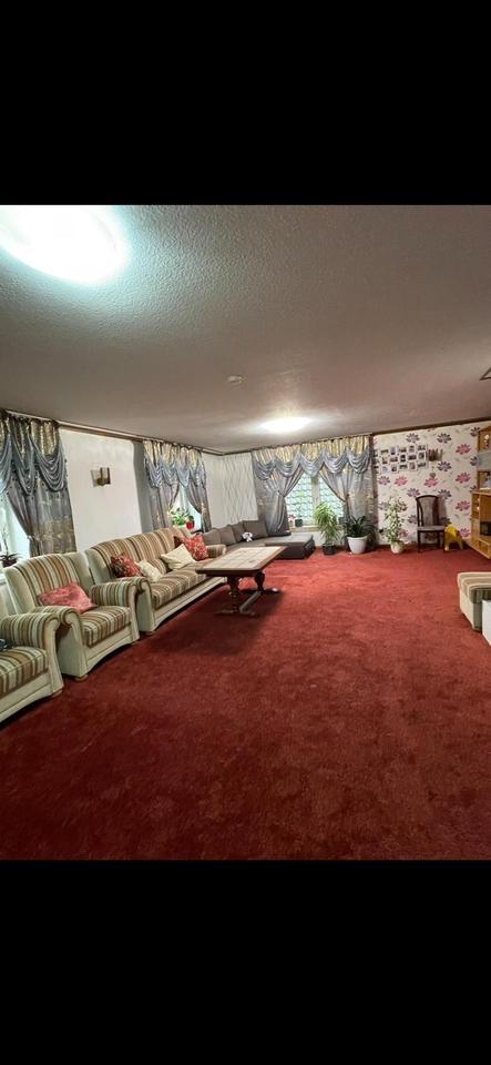 Große 6-Zimmer-Wohnung mit KücheBadewanne in Liebenau