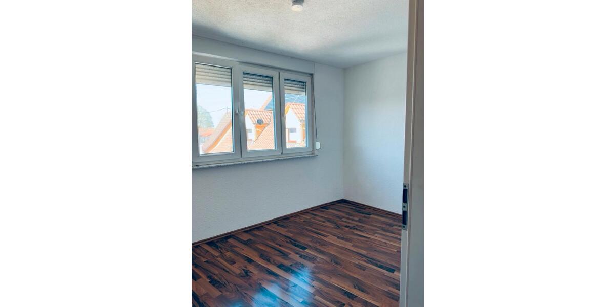 Dachgeschoßwohnung Ditzingen - 3.5 Zimmer, 85 m&sup2;, 1.200&euro; | Angebot:26603214